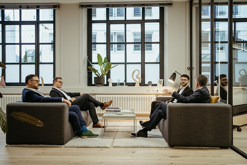 Das Team von proseed im Gespräch im Bielefelder Büro